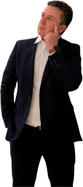 Alexandre Rodrigues pensativo